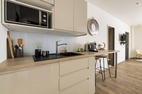 Studio Chic Avec Salon Et Terrasse Privee Leilighet Tourcoing Eksteriør bilde